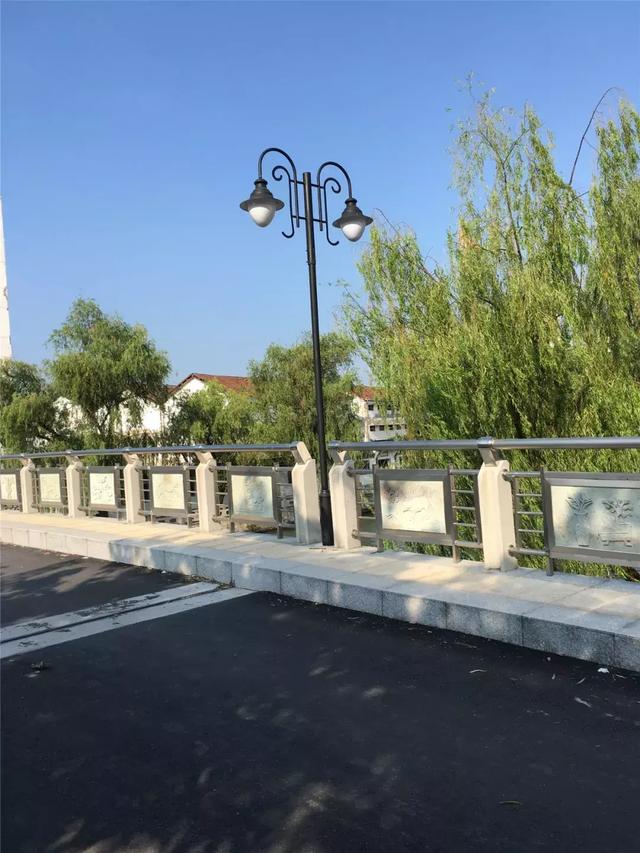 上海艾燈桿路燈省電嗎？智能路燈有什么好處和優(yōu)勢.jpg